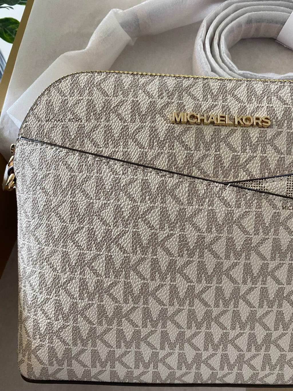 Michael Kors Jet Set Travel Medium Logo Dome Crossbody Bag